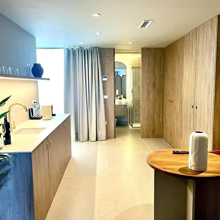 La Plaza 2 Deluxe With Jacuzzi Apartment *